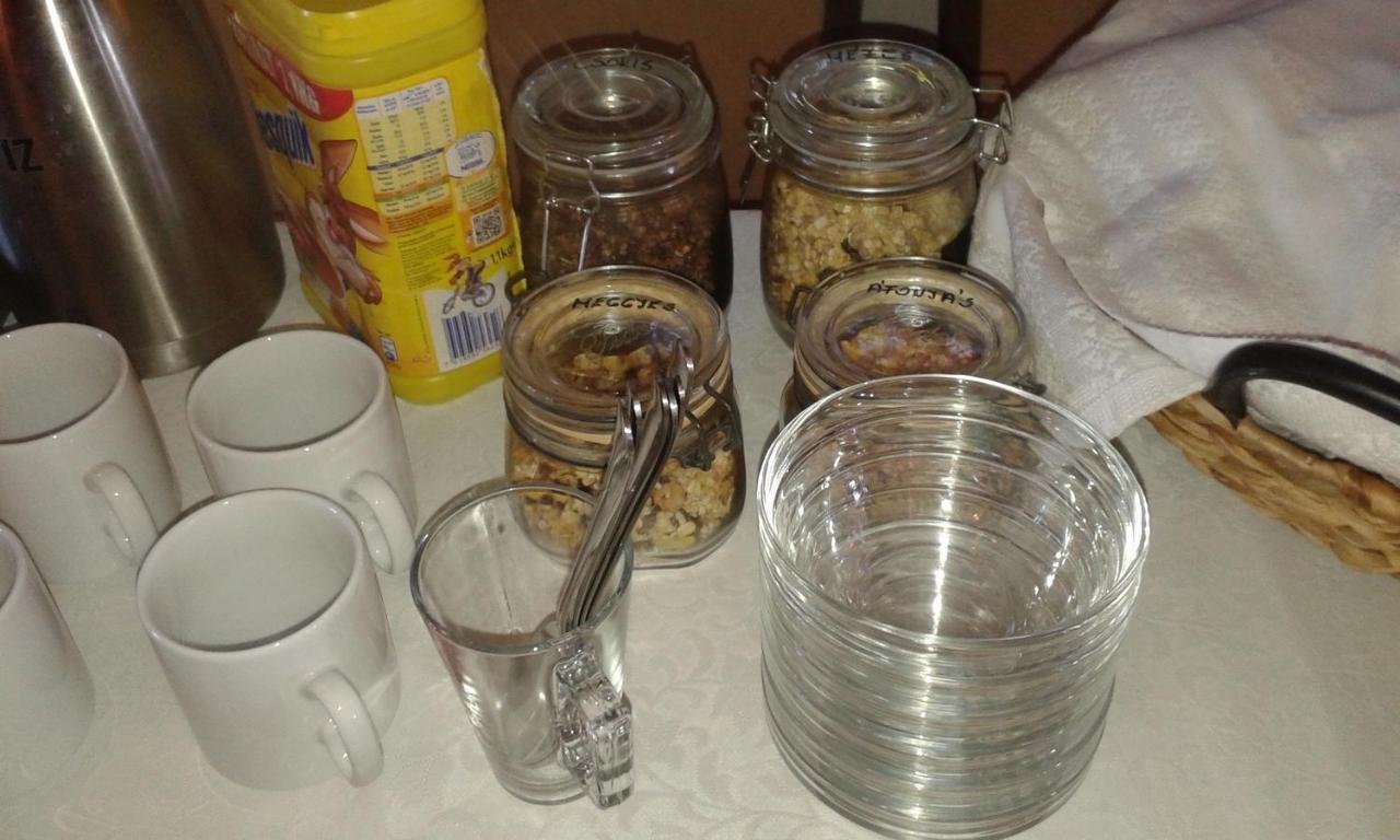 Tiffan'S Pinceszet Es Panzio Hotel Villany Luaran gambar
