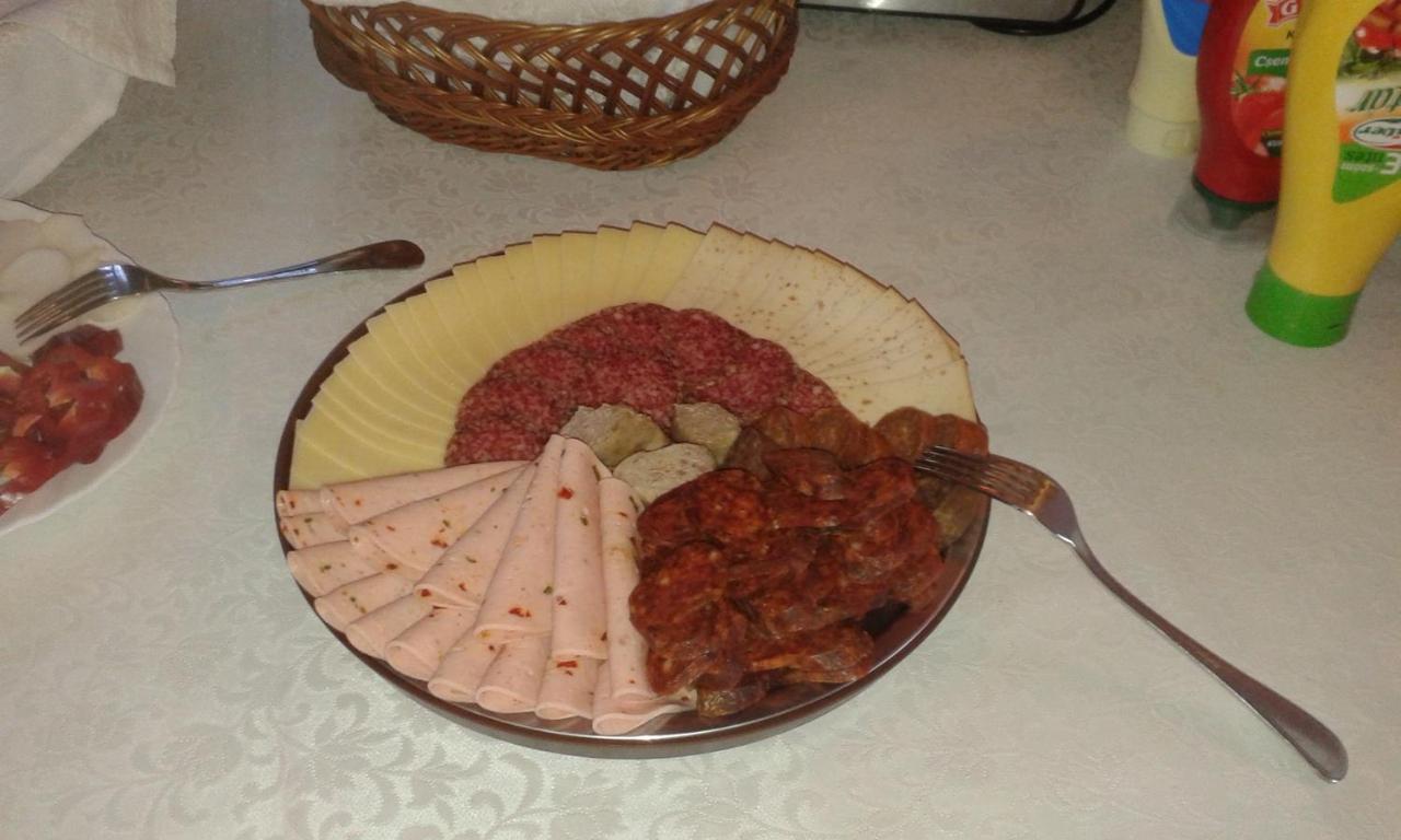 Tiffan'S Pinceszet Es Panzio Hotel Villany Luaran gambar