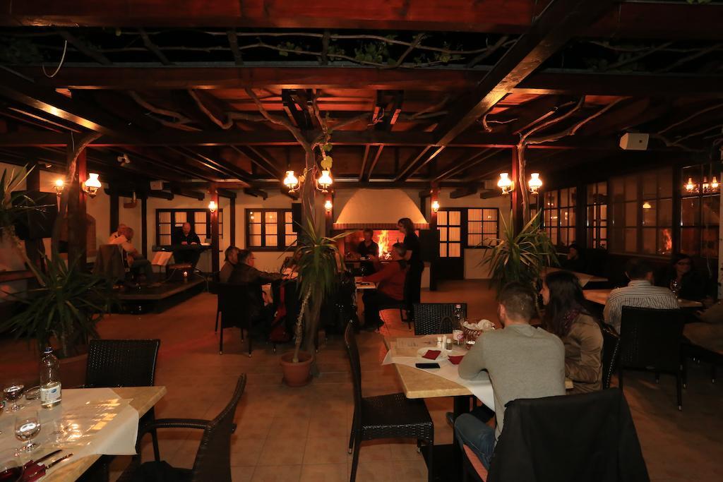 Tiffan'S Pinceszet Es Panzio Hotel Villany Luaran gambar