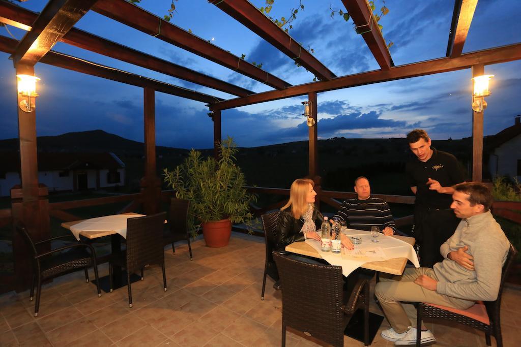 Tiffan'S Pinceszet Es Panzio Hotel Villany Bilik gambar