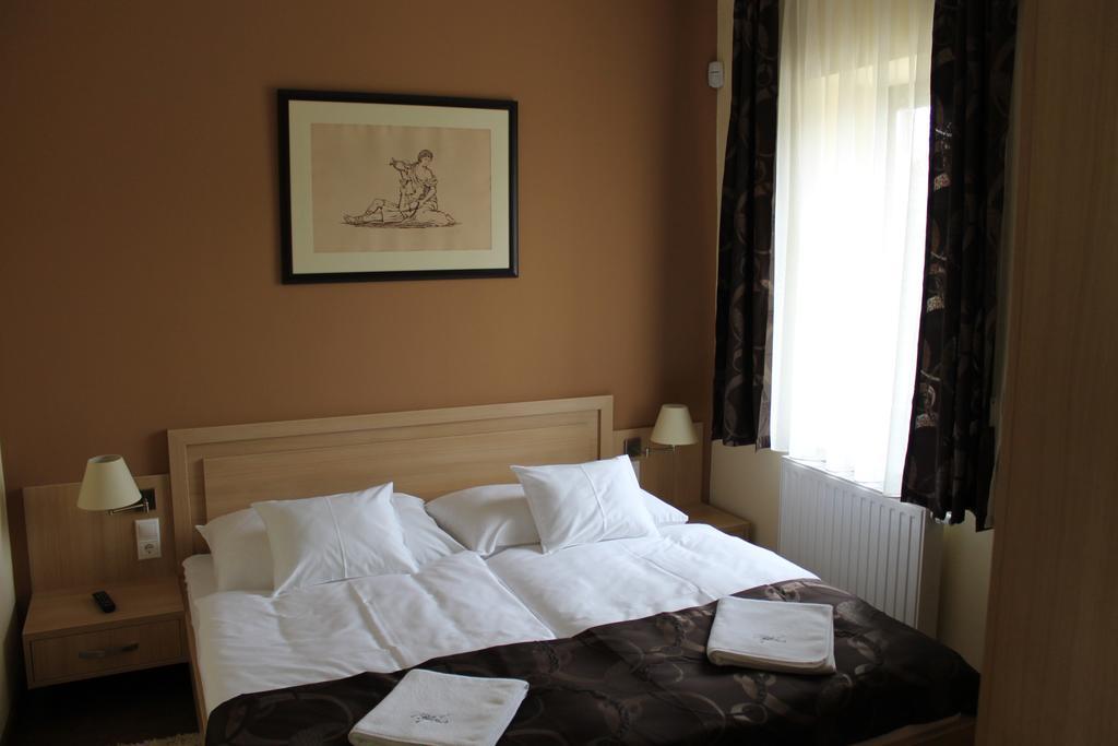Tiffan'S Pinceszet Es Panzio Hotel Villany Luaran gambar